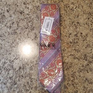 Verse 9 tie with matching pocket square